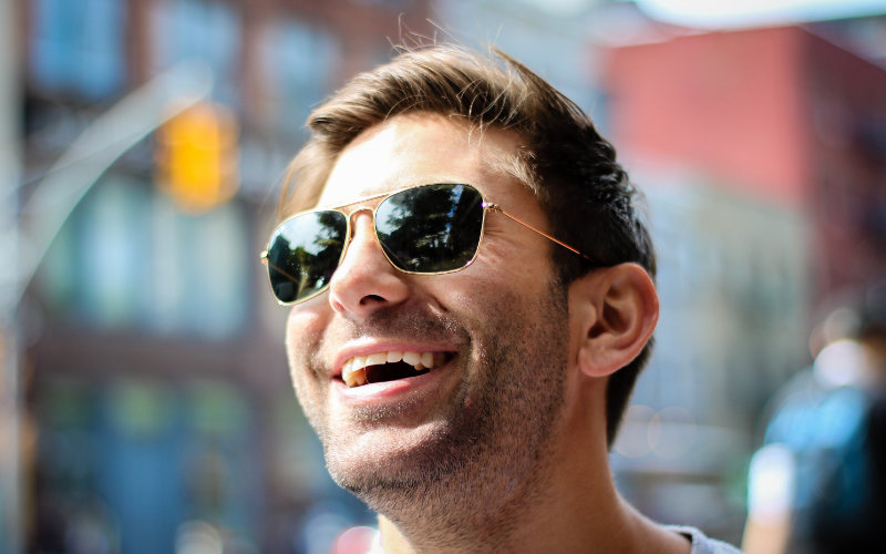 Okulary przeciwsłoneczne męskie – niezbędne akcesoria w lecie