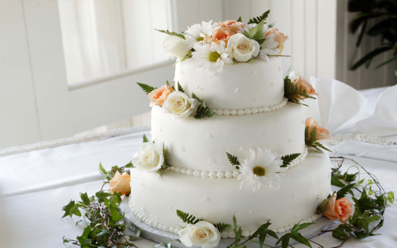 Jak stworzyć niesamowite wesele: Pomysły na dekoracje, suknie ślubne i kwiaty na wesele